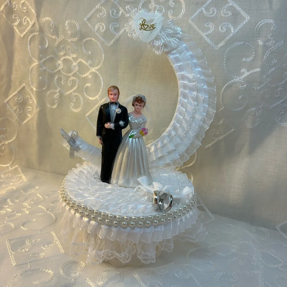 Classic Bride and Groom Wedding Cake Topper